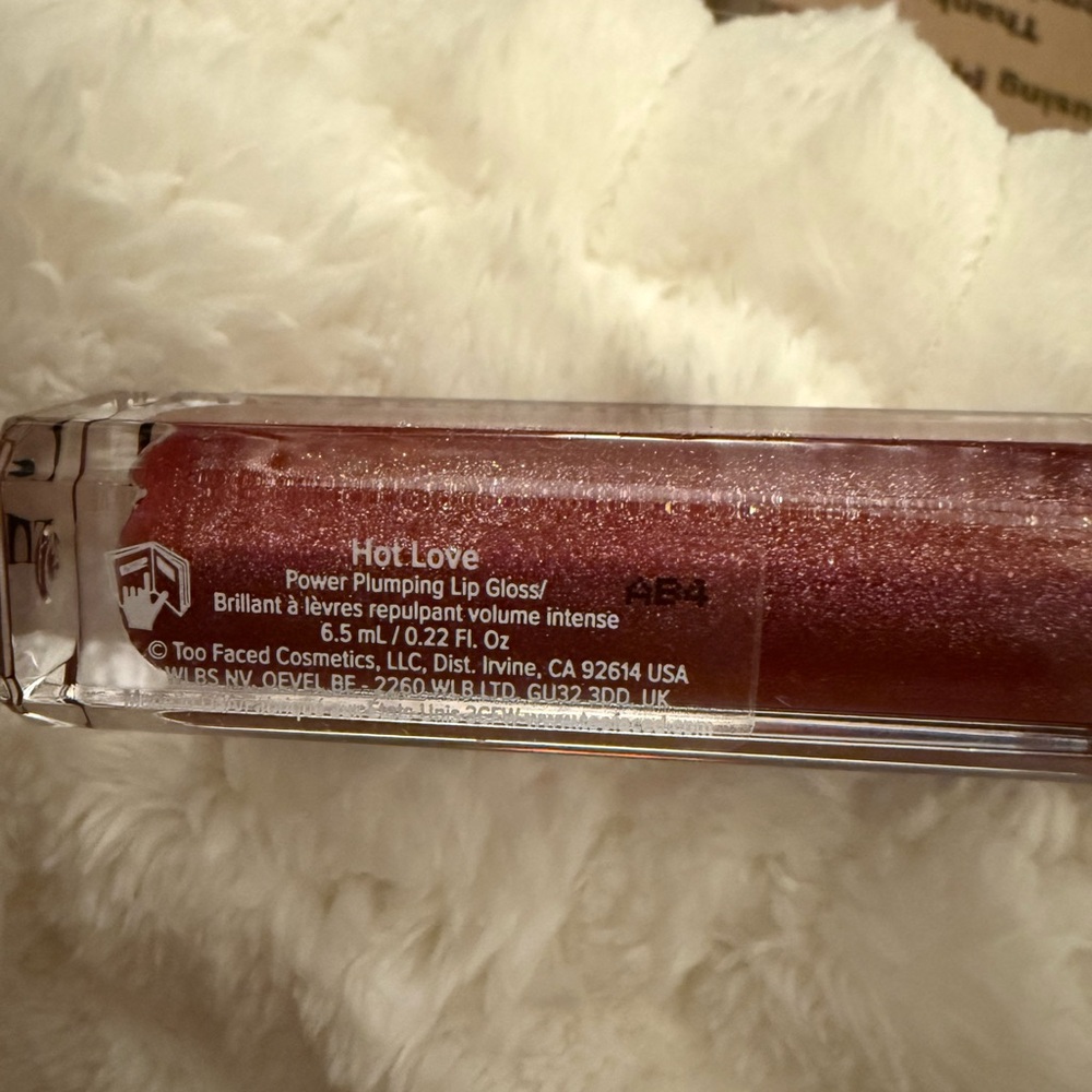 Too Faced Shimmering Lip Injection in Hot Love - Picture 3 of 4